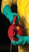 Industrial Nitrile Gloves-Oil Refining1